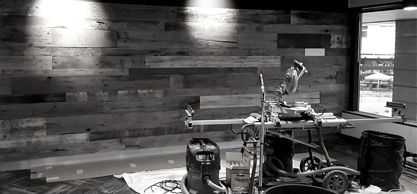 Portfolio DT_ Parallax Banner - wood wall construction bw